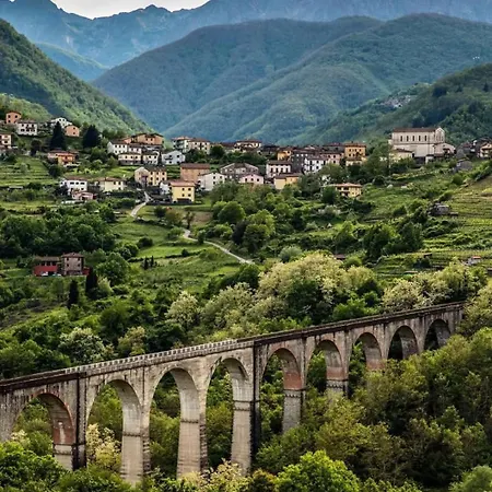 Casa Di Pietra En El Norte De Lucca, Toscana *