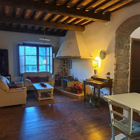 Casa Di Pietra En El Norte De Lucca, Toscana *