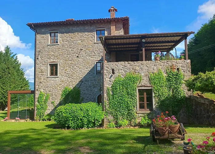 Casa Di Pietra En El Norte De Lucca, Toscana *