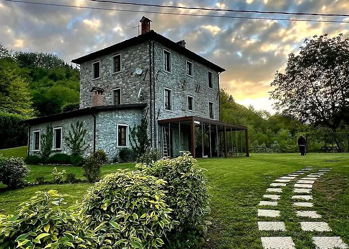 Casa Di Pietra En El Norte De Lucca, Toscana Villa *
