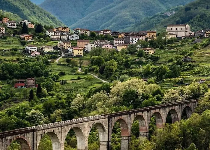 Casa Di Pietra En El Norte De Lucca, Toscana *