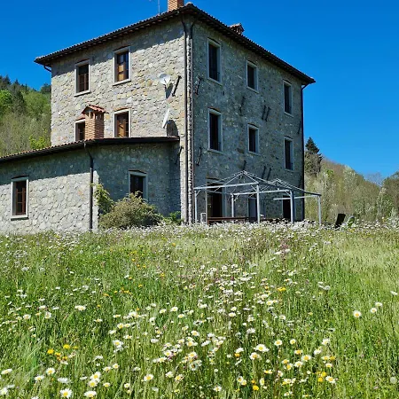 Casa Di Pietra En El Norte De Lucca, Toscana *